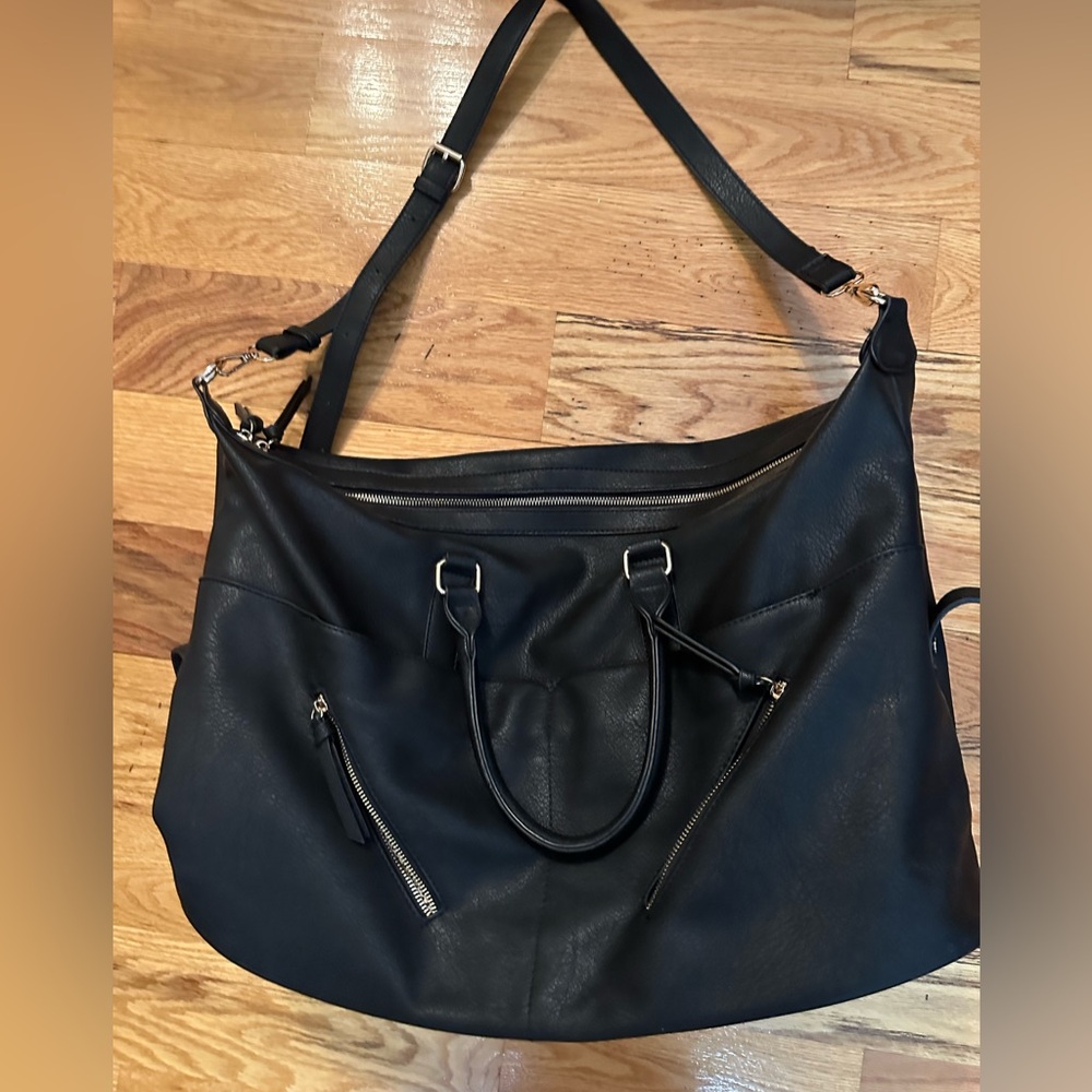 Sole Society Dayle Weekender in black🖤